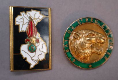 null Légion étrangère - 5e régiment étranger d'infanterie, 4 insignes : 4e bataillon...