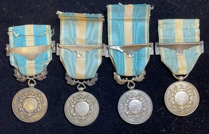 null Colonial medal, set of four medals of the first type in silver: one with clasp...