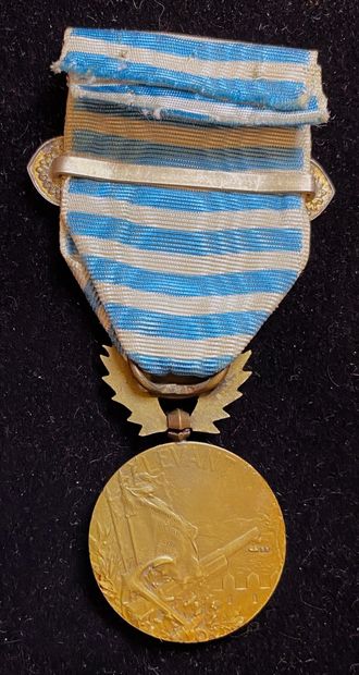 null Levant medal in patinated bronze, ribbon with oriental clasp "LEVANT-1941"....