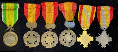 null État du Vietnam - Lot de six médailles : une Médaille du Mérite militaire, créée...