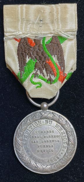 null Mexico medal, unsigned, silver, wide flan, vintage ribbon.
30.5 mm
France, third...