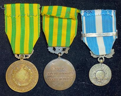 null Guerre d'Indochine, lot de trois médailles : deux médailles commémoratives du...