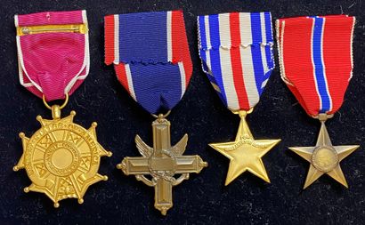 null États-Unis d'Amérique (USA) - Lot de quatre : une « Legion of Merit » 1942,...