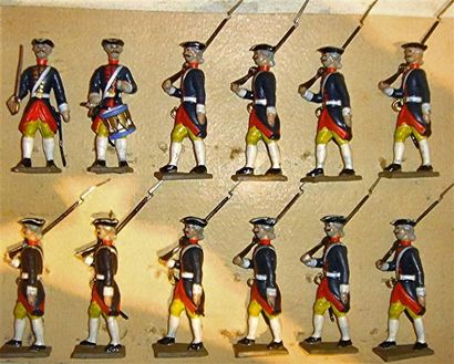 XVIIIème siècle XVIIIème siècle : boite d’Infanterie des Gardes Françaises au défilé...