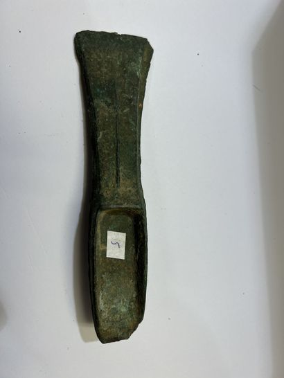 null 
Heel axe without side ring


Bronze with green crusty patina. Interesting defect...
