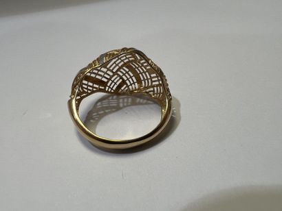 null Ring in yellow and white gold 18k (750 thousandths) worked in intermingled bands...