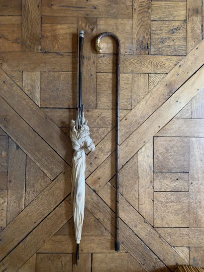 null Bamboo cane and rosewood umbrella with gilded metal knob.

Height : 92 cm 92...
