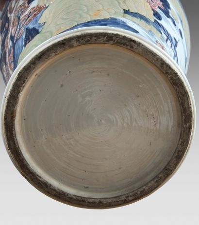 CHINE - Époque KANGXI (1662-1722) Important vase cornet, en porcelaine émaillée en...