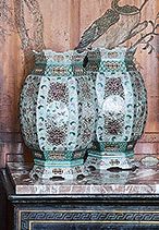 CHINE - XIXe siècle Paire de lanternes hexagonales en porcelaine partiellement réticulée...