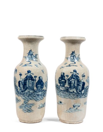 CHINE, Nankin - Vers 1900 Paire de grands vases balustres en porcelaine craquelée...