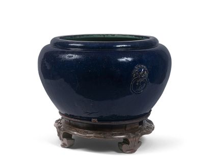 CHINE Importante vasque en grès émaillé bleu nuit à l'extérieur, vert à l'intérieur,...