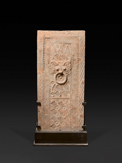 CHINE - Epoque HAN (206 av. J.-C. - 220 ap. J.-C.) Importante brique funéraire en...
