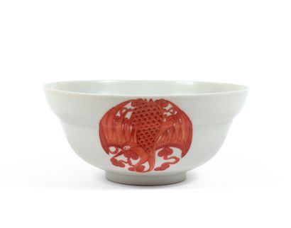 CHINE - Époque GUANGXU (1875-1908) Bowl with flared and narrowed rim in white porcelain...