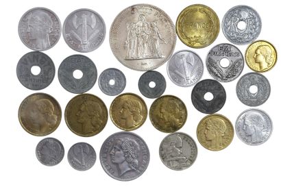 null Lot de 23 monnaies variées de l'État Français (1940-1944) à la Cinquième République...