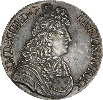null LOUIS XIV (1643-1715)
Écu à la cravate. 1680. Rennes.
Buste du Roi à droite,...