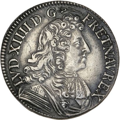 null LOUIS XIV (1643-1715)
Demi écu à la cravate. 1679. Rouen.
Buste du Roi à droite,...