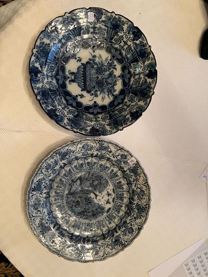 null DELFT, deux plats à décor en camaieu bleu. XVIIIème siècle.

Diamètre: 34,5...