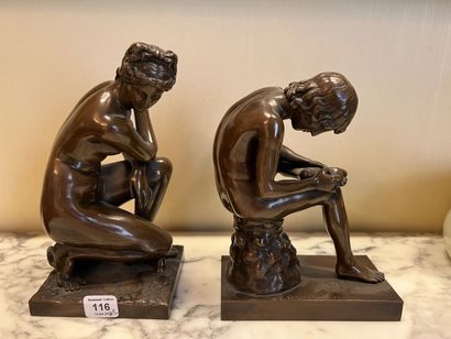null Deux bronzes d'après l'Antique à patine brune.

"Vénus au bain " , Hauteur :...