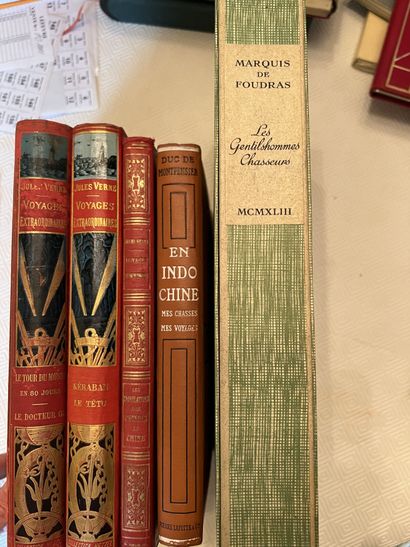 null Lot of 5 volumes : 

-Jules Verne, Le tour du monde en 80 jours, hardback "dos...