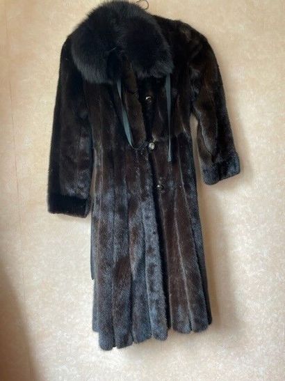 null Coat with mink collar, from the brand REVILLON, distributed by Franck et fi...