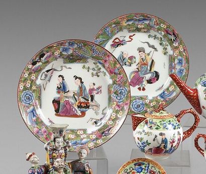 null BAYEUX



Paire de plats ronds, décor polychrome au centre de scènes chinoises...