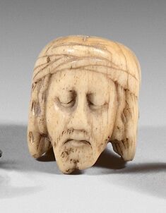 null Memento mori janiforme en ivoire.

XVIIe siècle. 

(Accidents).

Hauteur : 3,5...