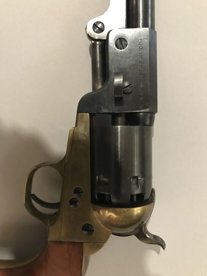 null Revolver type Colt 1851, six shots, caliber 36. 

Round barrel. Brass frame....
