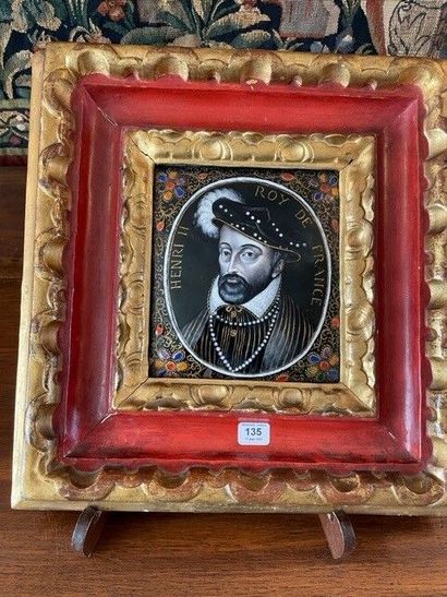 null Plaque en cuivre émaillé. Portrait d Henri II. 

Limoges, 

Style du XVIe siècle.

Cadre...