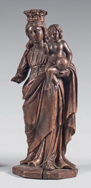 null Statue de Vierge à l'Enfant bénissant en bois sculpté.
XIXe siècle.
(Accidents).
Hauteur...