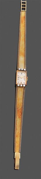 ROLEX. Montre bracelet de dame en or jaune 750 millièmes, la montre de forme rectangulaire,...