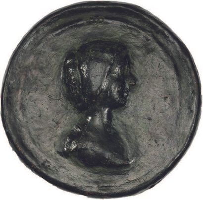 JULIA DOMNA, épouse de Septime Sévère (†217) Médaillon en bronze. 64,58 g. Son buste...