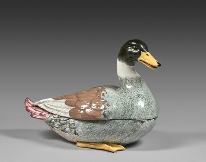 STRASBOURG 
Terrine covered in the shape of a duck, with polychrome decoration in...