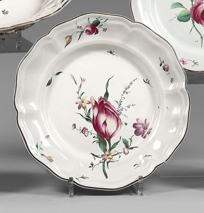 STRASBOURG Round dish with contoured edge, with polychrome decoration of a bouquet...