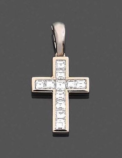 null Cartier, signed and numbered.

Cross pendant in yellow gold 750 thousandth set...
