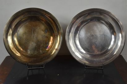 null Pair of ROUND PLATES with nets in silver 1st title. Marked 2nd cock (1809-1819)...