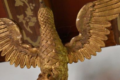 null ÉLÉMENT DÉCORATIF en bois doré sculpté d'un oiseau - H. 35 cm - L. : 48 cm.



IMPORTANT...