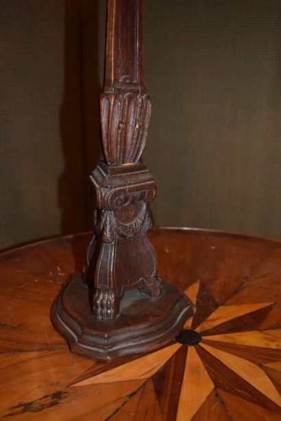 null Triangular PIQUE-CIERGE in wood carved with a capital, flutes and garlands....