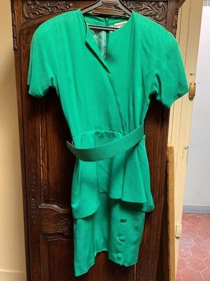 null Lot of the house MICHEL DOUCET Size 38.

Fuchsia dress

Three green dresses,...