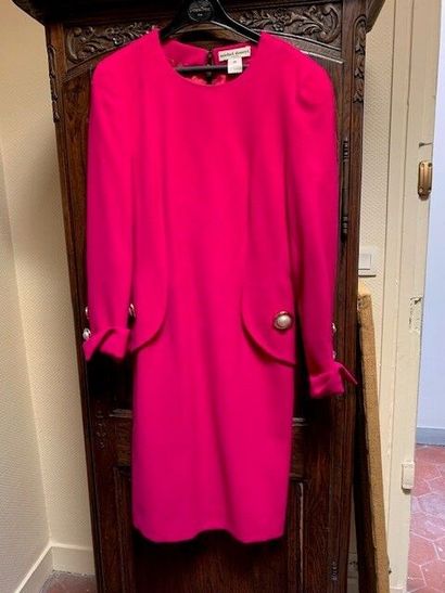 null Lot of the house MICHEL DOUCET Size 38.

Red dress

Straw dress

Black dress

Two...