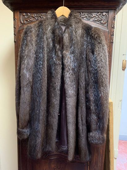 null Lot of furs: 

NORBERT ALEXANDRE. Long dark mink coat. Size 38.

Long jacket...