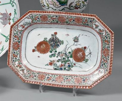 Époque KANGXI (1662-1722) Présentoir à pans coupés en porcelaine décorée en émaux...