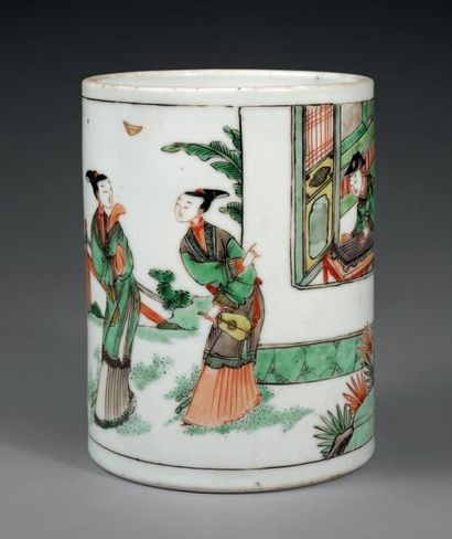 Époque KANGXI (1662-1722) Porte-pinceaux en porcelaine à décor famille verte de deux...