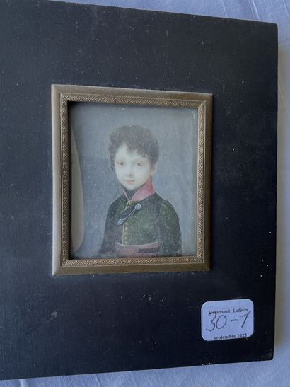null ** Portrait d'un jeune garçon à la tunique verte

Miniature