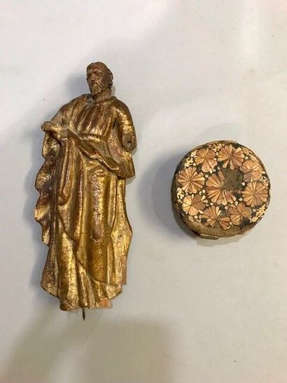 null Statuette de Saint en bois doré (manques)

et une boîte reliquaire en marqueterie...