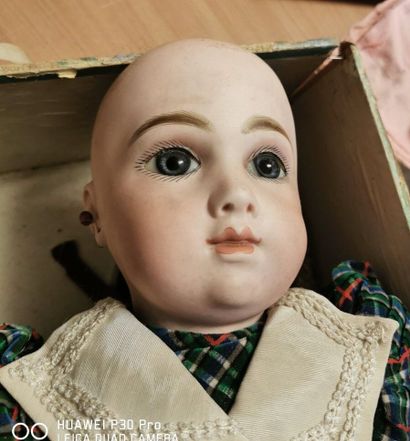 null BABY André THUILLIER 1880

French doll, with pressed bisque head, closed mouth,...