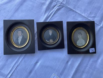 null ** École du XIXème siècle

Lot de trois miniatures: Portraits d'homme et de...