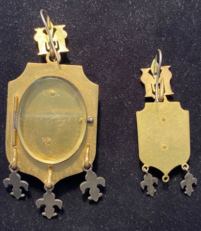 null Deux médaillons des partisans du comte de Chambord, en bronze doré, argenté...