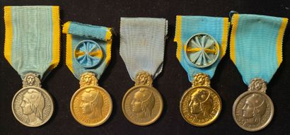 null Éducation physique sports, 1929, lot de cinq médailles : une médaille de l'éducation...