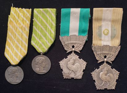 null Médaille d'honneur communale, 1921, lot de quatre : deux du premier type en...