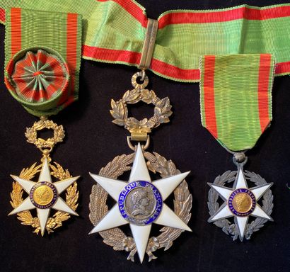 null Ordre du Mérite agricole, fondé en 1883, lot de trois : un bijou de commandeur...